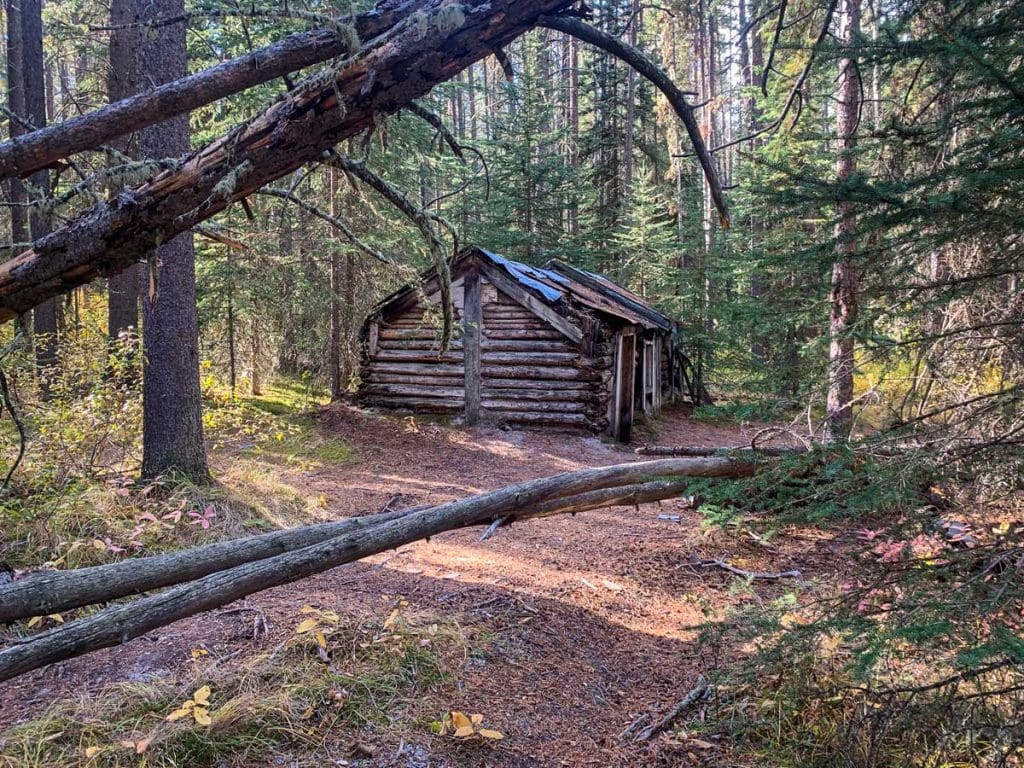 The hermit cabin found along the Johnson Lake hike in Banff National Park.